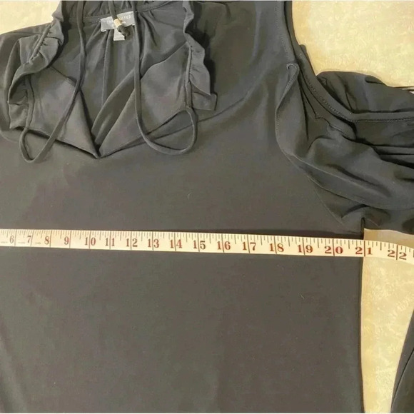 The Limited Black Cold Shoulder Top Size L - Picture 8 of 10